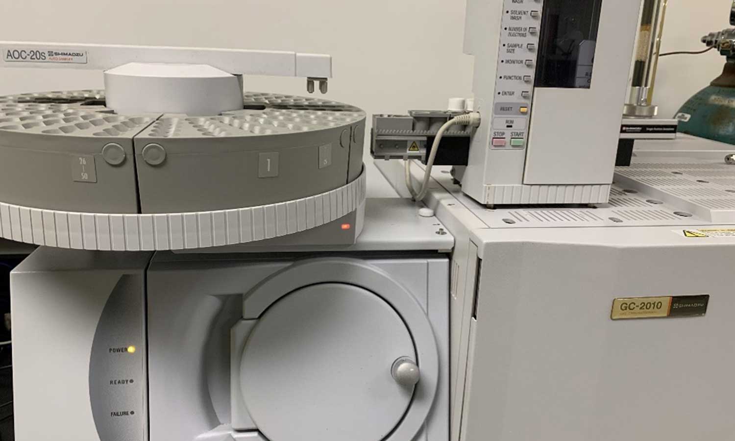Chemistry-page-Facilities-image Shimadzu GC-2010 gas chromatograph with AOC-20S autosampler in Auburn University at Montgomery chemistry lab